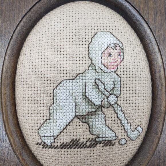 VTG Set OF 2 Unique Shaped Wood Framed Handmade Cross Stitch Snow Babies - Picture 3 of 9